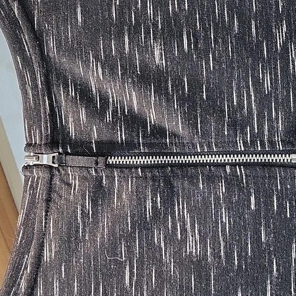 NWT Merona Black and White Ling Sleeve Shirt. SIZE Medium - Picture 3 of 6